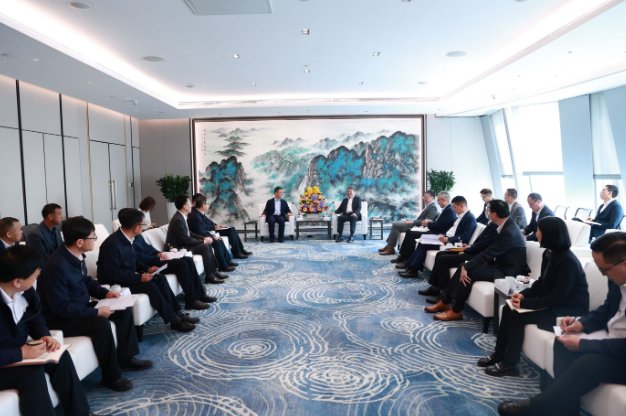 上海电气党委书记、董事长吴磊到访新盛娱乐集团(图1) 上海电气党委书记、董事长吴磊到访新盛娱乐集团(图1)