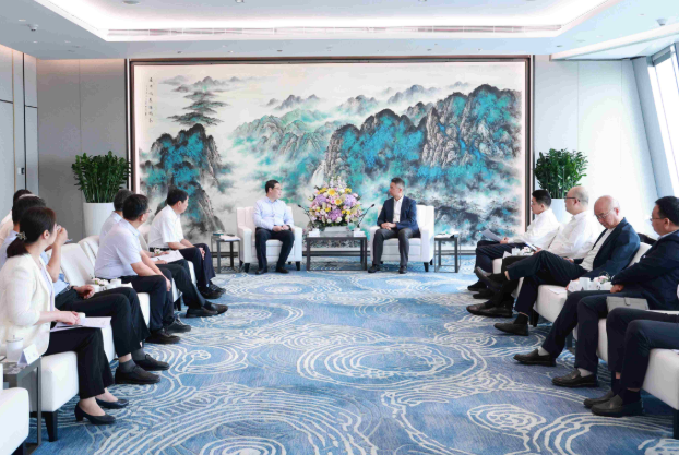 焦作市长刘成到访新盛娱乐集团(图1) 焦作市长刘成到访新盛娱乐集团(图1)