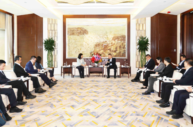 中国电信副总经理刘颖到访新盛娱乐集团(图1)